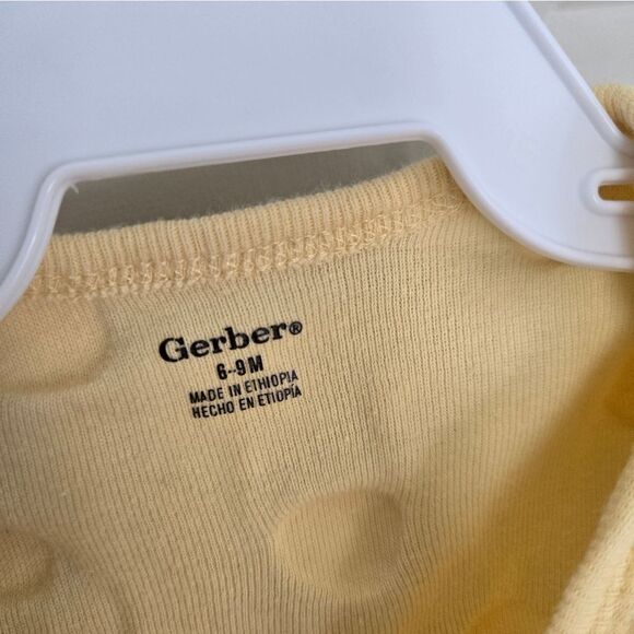 Free Gerber long sleeve onesie - Picture 3 of 5